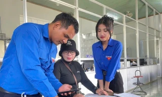 Tuổi trẻ Quảng Bình hỗ trợ thực hiện dịch vụ công trực tuyến; tuổi trẻ Đắk Lắk diễu hành hưởng ứng chuyển đổi số