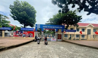 2 cô giáo ngất xỉu phải nhập viện, học sinh nghỉ học vì mùi hôi lạ