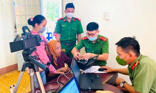 Công an Đắk Lắk đến tận nhà hỗ trợ người dân làm căn cước công dân