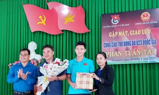 Gần 100 đoàn viên, thanh niên giao lưu cùng cầu thủ Phan Tuấn Tài