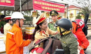 Công an Đắk Nông tiếp sức người dân trên đường về quê đón Tết