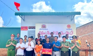 Trên 700 căn nhà mới tặng bà con khó khăn tỉnh Đắk Lắk
