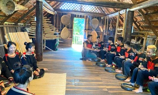 Cán bộ đoàn xã truyền lửa tình yêu văn hóa dân tộc Êđê