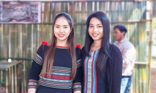 Buôn làng vào hội, thiếu nữ Ê đê yêu kiều trong trang phục truyền thống