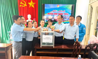 Ấm lòng mô hình 'Nuôi em bán trú', bếp cháo tặng bệnh nhân