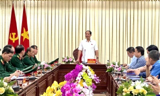 Phó Chủ tịch Quốc hội Trần Quang Phương làm việc với Bộ Chỉ huy Quân sự tỉnh Đắk Lắk