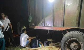 Hai người tử vong khi trú mưa dưới gầm xe máy cày