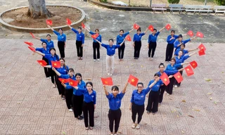 Giới trẻ Đắk Lắk xếp hình trái tim, lan tỏa niềm tự hào dân tộc