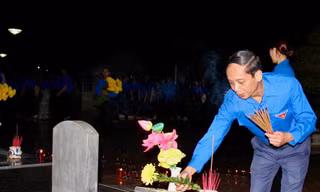 Hàng ngàn ngọn nến của đoàn viên, thanh niên Tây Nguyên tri ân các anh hùng liệt sĩ
