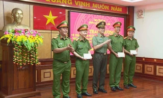 Trao thưởng cho ba đơn vị bắt nhanh hung thủ sát hại nghệ nhân nổi tiếng Đắk Lắk