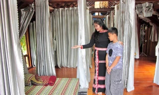 Người đồng bào dân tộc thiểu số phát triển kinh tế từ bản sắc văn hoá truyền thống
