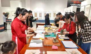 Trải nghiệm in tranh Đông Hồ 