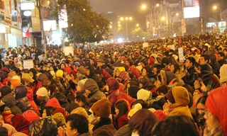 Biển người cầu an ở chùa Phúc Khánh