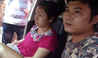 Hai trong số ba đối tượng đi ô tô, trộm cắp tài sản. Ảnh: Tuấn Nguyễn