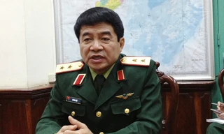 Trung tướng Võ Văn Tuấn trao đổi cùng báo chí sáng 17/3. 