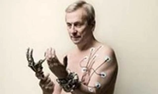 Người điện tử đầu tiên trên thế giới