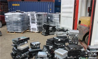 Tìm giải pháp xử lý 3.200 container phế liệu tại cảng biển TPHCM