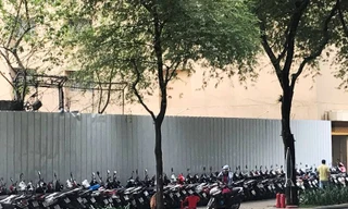 Bãi xe trên đường Nguyễn Du