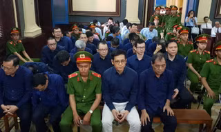 Toàn cảnh phiên tòa sáng 24/7