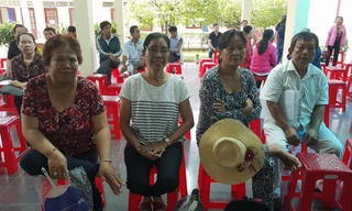 Người dân Thủ Thiêm phấn khởi đến gặp Chủ tịch UBND TPHCM