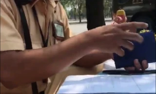 CSGT nói “bằng lái quốc tế không giá trị” với người vi phạm do nóng nảy