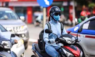 Dự báo nắng nóng kéo dài 2-3 ngày nữa trên cả nước. Ảnh: Duy Phạm.