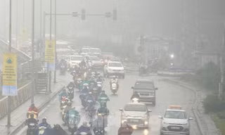 Miền Bắc chìm trong sương mù, mưa phùn trước khi đón gió mùa
