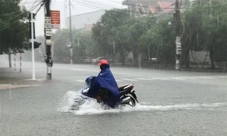 Từ đêm 16-18/8, mưa rất to đến đặc biệt to tại khu vực miền Bắc. Ảnh: TTXVN