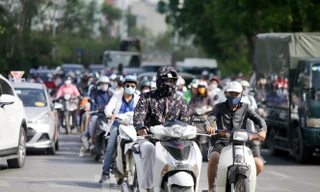 Đợt nắng nóng đang diễn ra có thể là kỷ lục 27 năm ở Bắc Bộ. Ảnh: Nguyễn Trọng Tài.