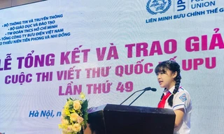 Phan Hoàng Phương Nhi chia sẻ cảm xúc tại lễ trao giải sáng nay. Ảnh: Nguyễn Hoài