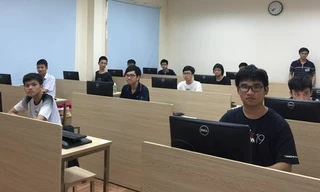 Thí sinh làm bài thi trực tuyến