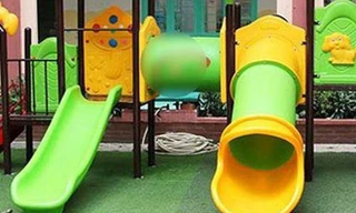 Nhà leo kết hợp cầu trượt