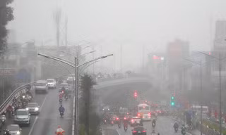 Sáng nay sương mù dày đặc Hà Nội.