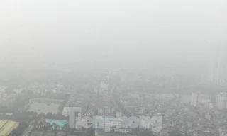 Sáng nay không khí Hà Nội lên ngưỡng ô nhiễm đỏ- có hại cho sức khỏe tất cả mọi người.
