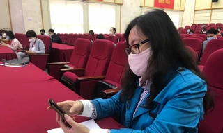 Ứng dụng Bluezone giúp người dùng được cảnh báo nếu tiếp xúc gần với trường hợp nhiễm SARS-CoV-2. Ảnh: Nguyễn Hoài