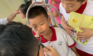 Học sinh được thăm khám sáng nay