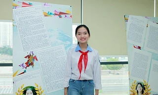 Nguyễn Thị Bạch Dương bên bức thứ giành giải nhất Cuộc thi viết thư UPU quốc gia và giải ba UPU quốc tế