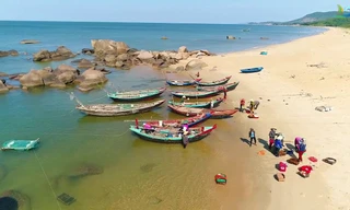 Biển Hà Tĩnh, nơi xảy ra trận động đất sáng nay