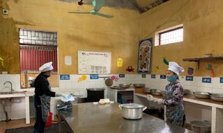 Thực phẩm vào bếp ăn trường học như thế nào là nỗi lo của đa số phụ huynh. 