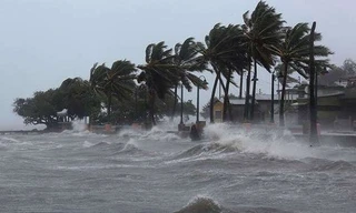 Vị trí và dự báo đường đi của bão ở thời điểm chiều nay.