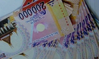 Mang tiền âm phủ mua vàng, xe và lừa đổi tiền thật