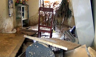 Núi lở vùi lấp 3 trụ sở cơ quan Quảng Ngãi