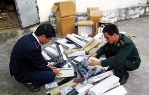 Thu giữ nhiều vũ khí lạnh nhập từ biên giới