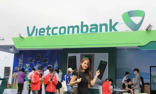 Nam thanh nữ tú rầm rộ chia sẻ ảnh tại gian hàng của Vietcombank tại Sóng Festival