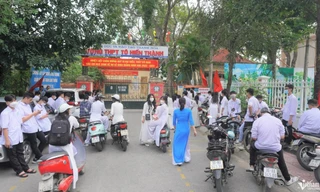 Hàng chục học sinh Thanh Hóa không được dự khai giảng: Liệu có bất bình thường?