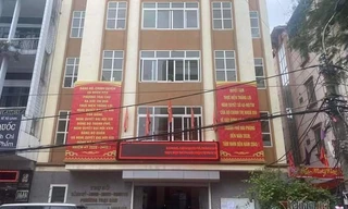 Đòi 1,5 triệu mới cho F0 đi viện: Trạm trưởng y tế mang tiền xuống trả dân 