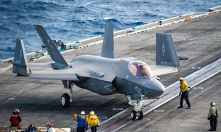 Vì sao hải quân Mỹ cắt giảm đơn đặt hàng mua máy bay tiêm kích F-35C? 