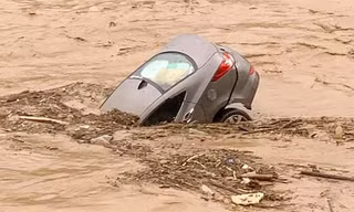 Tìm thấy ô tô bị lũ quét cuốn trôi cách vị trí mất tích hơn 11km 