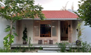 Bố trí hồ cá giữa nhà thay giếng trời gây thương nhớ