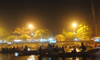 Nửa đêm đi lễ chùa Hương